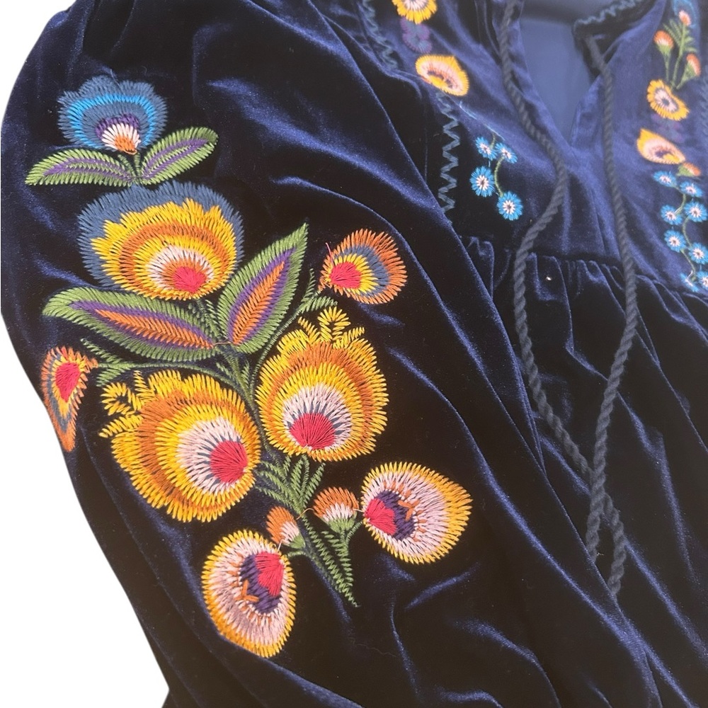 Cactus Women's dress size medium heavy emboidered navy blue velvet - Picture 10 of 16